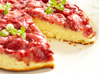 Перевернутый клубничный пирог