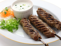 Люля-кебаб с йогуртовым соусом