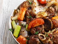 Мясное жаркое с летними овощами