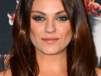 Уход за кожей по-звездному: Мила Кунис, Деми Мур и другие