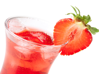 Винный коктейль с клубникой