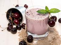 Молочный коктейль с черешней