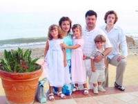 Дети Порошенко участвуют в благотворительных концертах и ходят без охраны