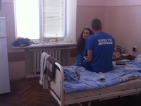 Кума Тимошенко навестила раненых солдат в госпитале