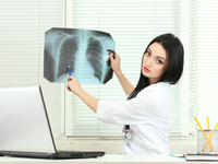 Как исправить сутулость у ребенка