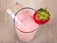 Смузи с черешней и клубникой