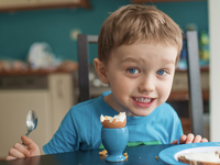 Когда можно давать ребенку яйцо