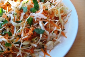 Как приготовить салат из капусты с морковью (ВИДЕО)