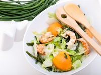 Летние салаты из персиков: ТОП-5 рецептов