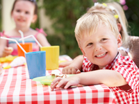 ТОП-5 способов развлечь детей на празднике для взрослых