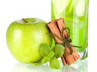 Летние напитки из яблок: Три вкусные идеи