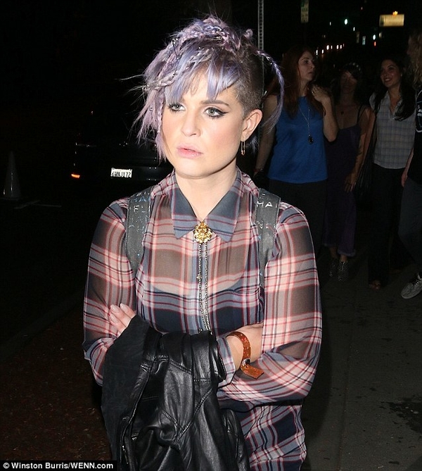 Келли Осборн похвасталась подтянутыми ягодицами