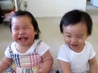 Простой способ заставить детей смеяться