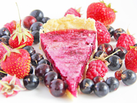 Летний пирог с черной смородиной