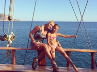 Анастасия Волочкова с дочерью станцевали на фрегате