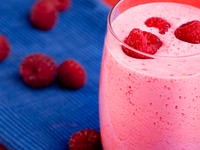 Малиново-кефирный коктейль