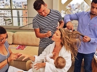 Тренд звездных мам: Фото грудного вскармливания