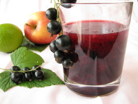 Смузи из черной смородины и яблок