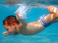 Как научить малыша нырять