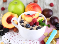 Овсянка с летними фруктами