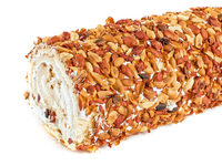 Ореховый рулет с начинкой из взбитых сливок