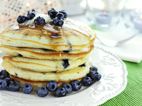 Черничные оладьи на кефире