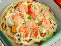 Пицца с сыром и креветками