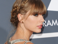 Прически с косами для волос средней длины