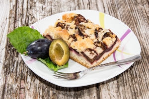 Как приготовить сливовый пирог со штрейзелем