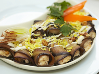 Рулетики из баклажанов с чесноком и сыром