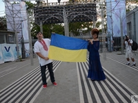 Потап и Настя на Новой волне вышли к журналистам с украинским флагом