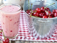 Вишневый молочный коктейль с какао