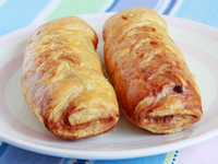 Косичка из слоеного теста с вишней