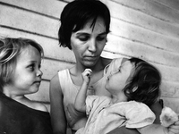 Любовь мамы: Трогательные фото, которым пятьдесят лет