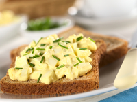 Бутерброды с яично-горчичным салатом