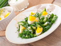 Салат из кабачков, яиц и зелени