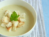 Крем-суп из кабачков с гренками