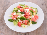 Салат из арбуза и огурцов