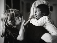 Ребенок нашел семью: Добрые теплые фото