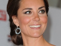 Стильные прически для работы: Звездные примеры