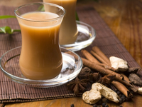 Масала-чай с молоком и специями