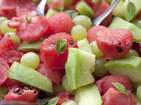 Салат из дыни, арбуза и винограда