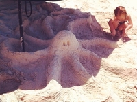 День строителя: Что строят дети из песка