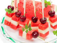 Канапе из дыни и арбуза