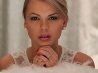 Экс-участница ВИА Сливки Алла Мартынюк посвятила песню Украине