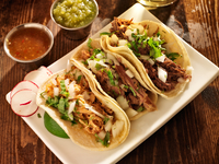 Карнитас с фасолью и свининой