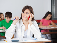 Школьникам разрешили пользоваться мобильными телефонами