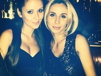 Певица LOBODA показала младшую родную сестру