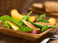 Зеленый салат с инжиром