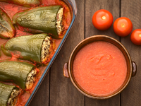 Фаршированный перец в томатном соусе